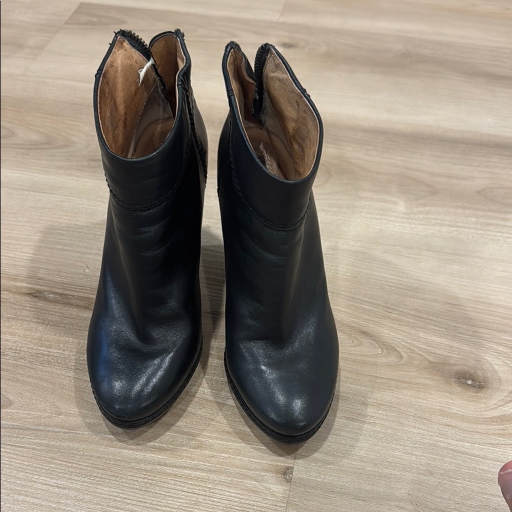 Modern Vintage Ladies 36 Black Leather Ankle Boots